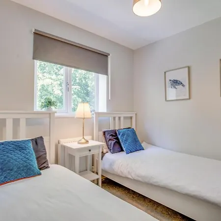 Spacious & Stylish 5br Townhouse - Free Parking *